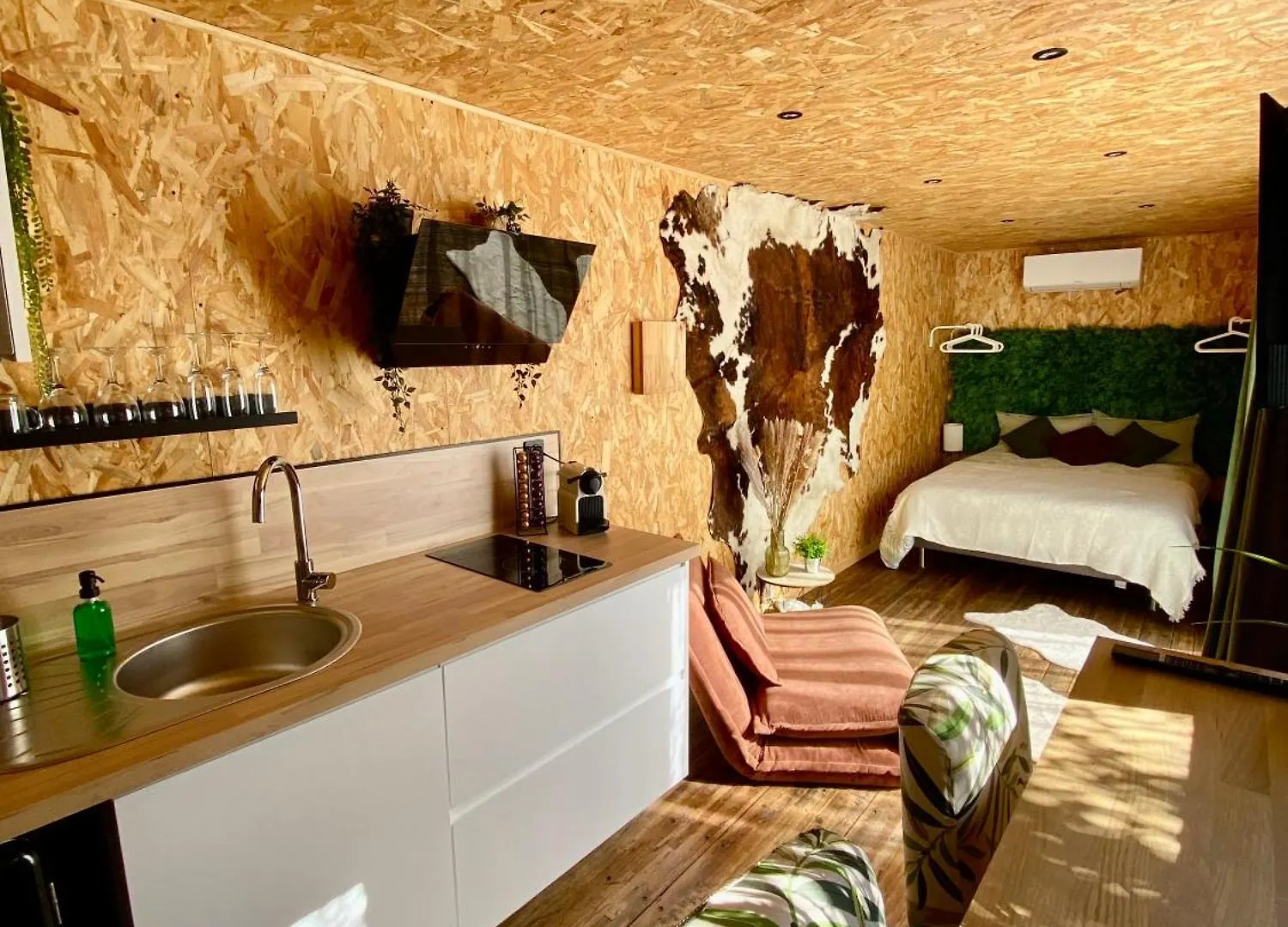 La Suite Conteneur Septemes-les-Vallons Luxury tent