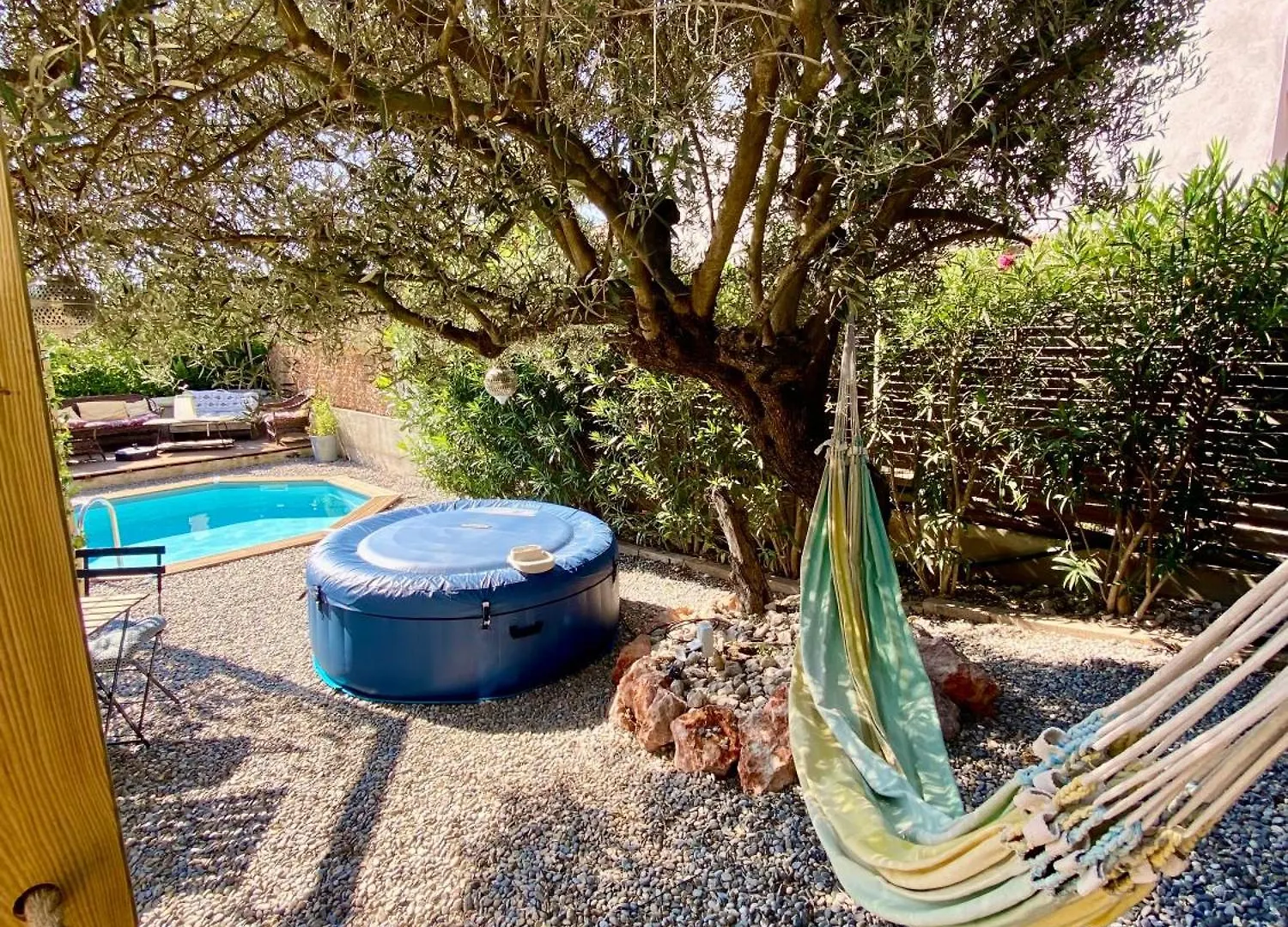 La Suite Conteneur Septemes-les-Vallons Luxury tent
